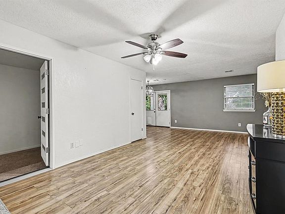 4th image of 403 Vickie Dr