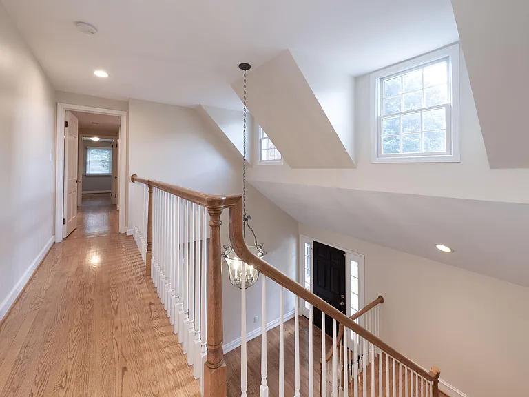 1688 Northlawn Blvd — Photo 27