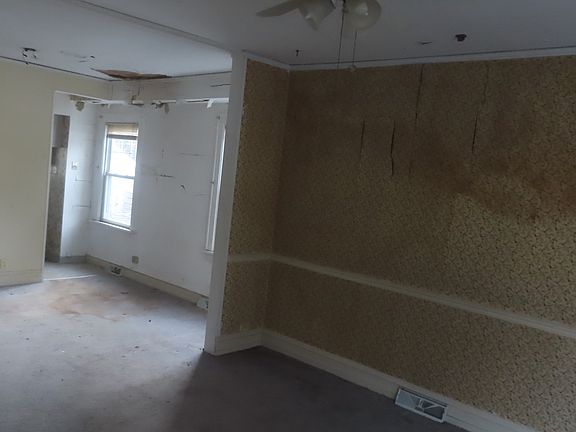 4th image of 523 S Monterey Ave