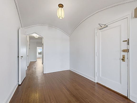 3rd image of 5715 S Kenwood Ave #6N