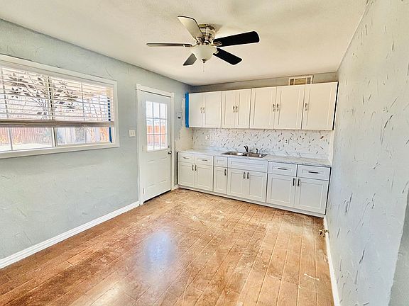 3rd image of 1718 N Penasco Dr