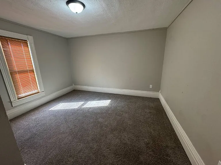 212 Main St — Photo 6