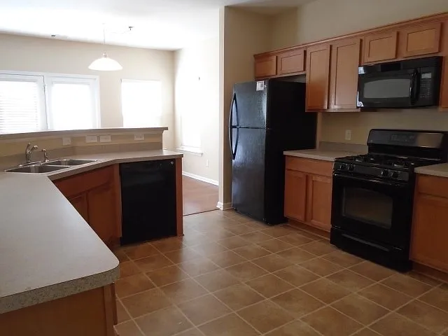 3 bed, 2.5 bath, 1740 sqft, $2,230 — Photo 2