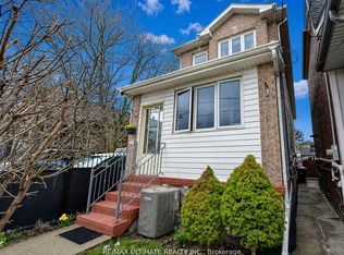 227 Earlscourt Ave, Toronto, ON M6E4B4
