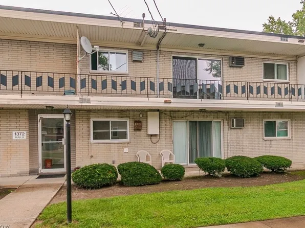 1372 Golden Gate Blvd, Mayfield Heights, OH 44124
