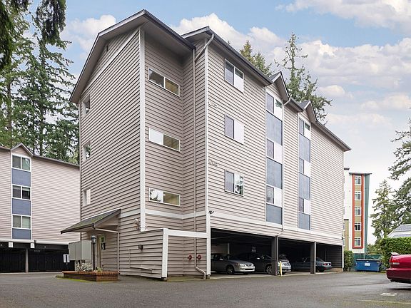 4th image of 19921 19th Ave NE APT 202