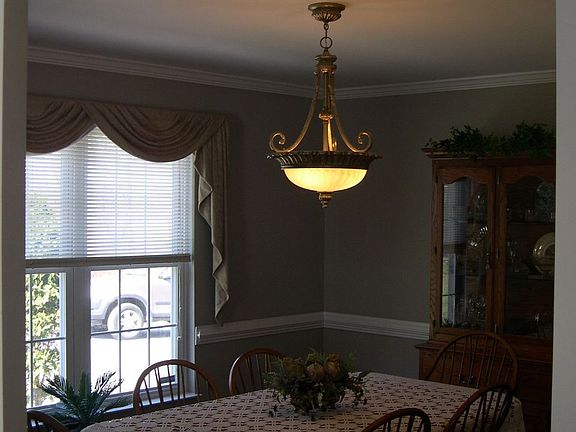5th image of 210 Woodland Dr