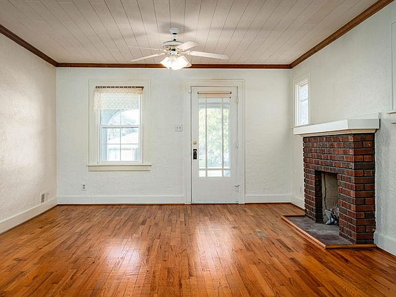 3rd image of 1850 E Ewing Ave