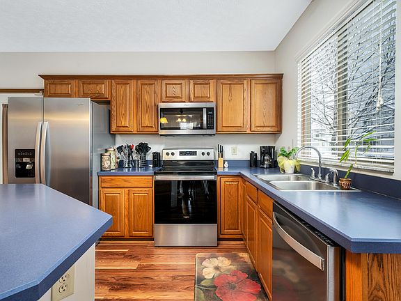 3rd image of 3876 Highland Bluff Dr