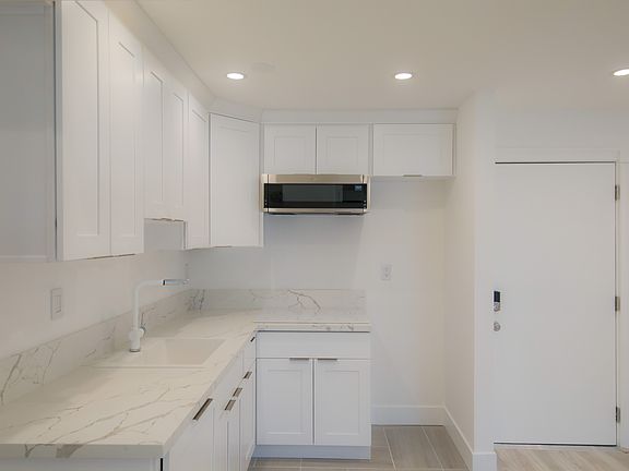5th image of 21800 Schoenborn St Unit 264