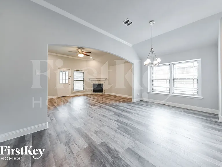 6014 Kemrock Dr — Photo 4