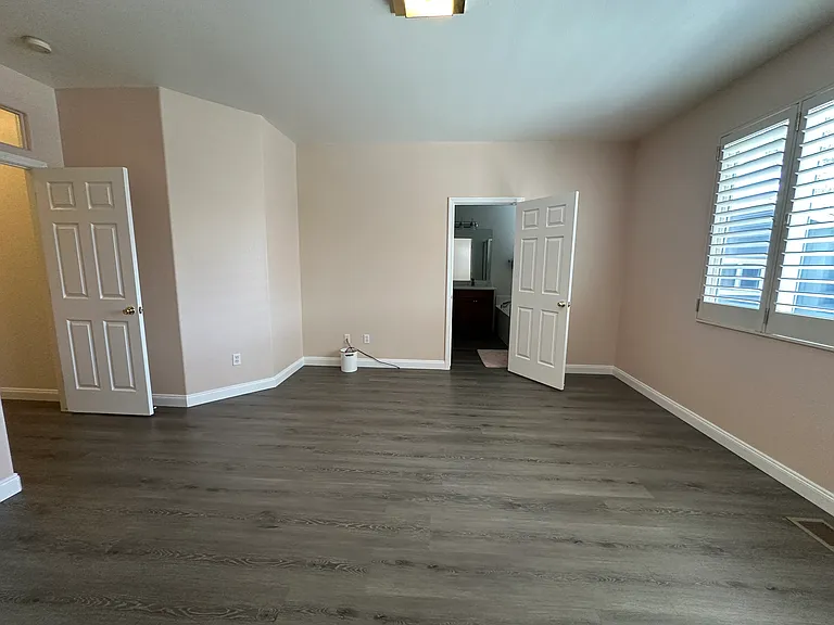 1570 Iratcabal Dr — Photo 17