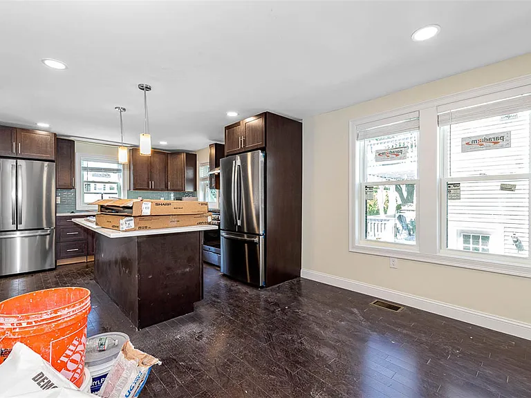 72 Stanley Ave — Photo 1