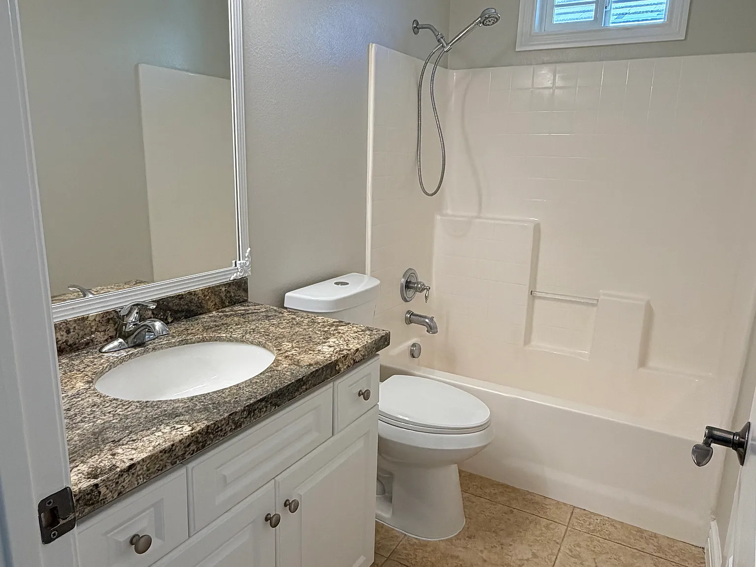 2 bed, 1121 sqft, $3,100 — Photo 4