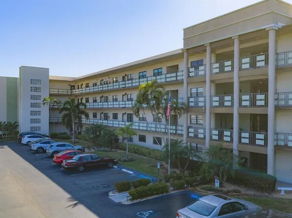 6080 80th St N Unit 102, Saint Petersburg, FL 33709