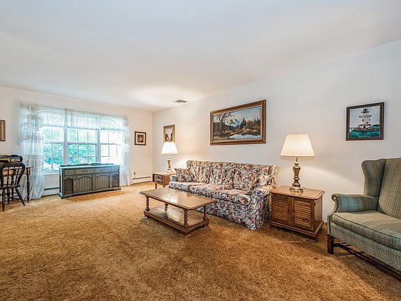 5th image of 6 Puritan Ln