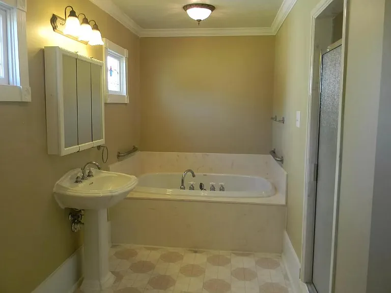 903 E Washington Ave — Photo 11