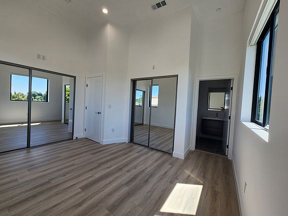 4th image of 6061 Fulton Ave #8