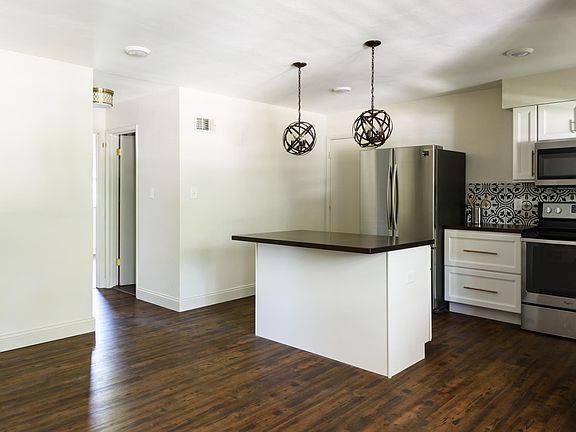 3rd image of 629 W Woodbine Ave APT 5