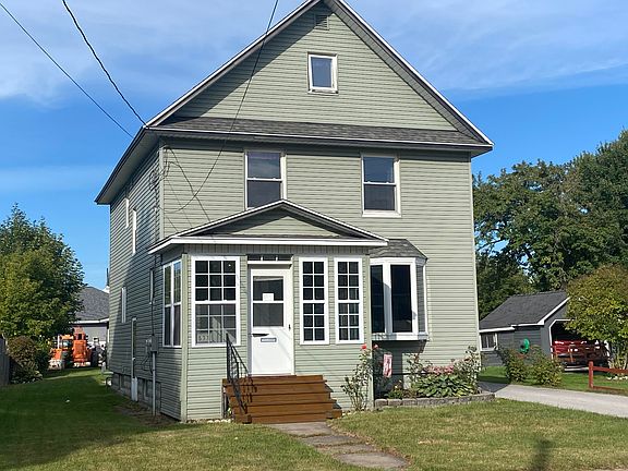 2nd image of 533 Maple St