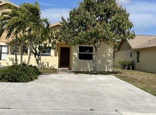1258 White Pine Dr, Wellington, FL 33414
