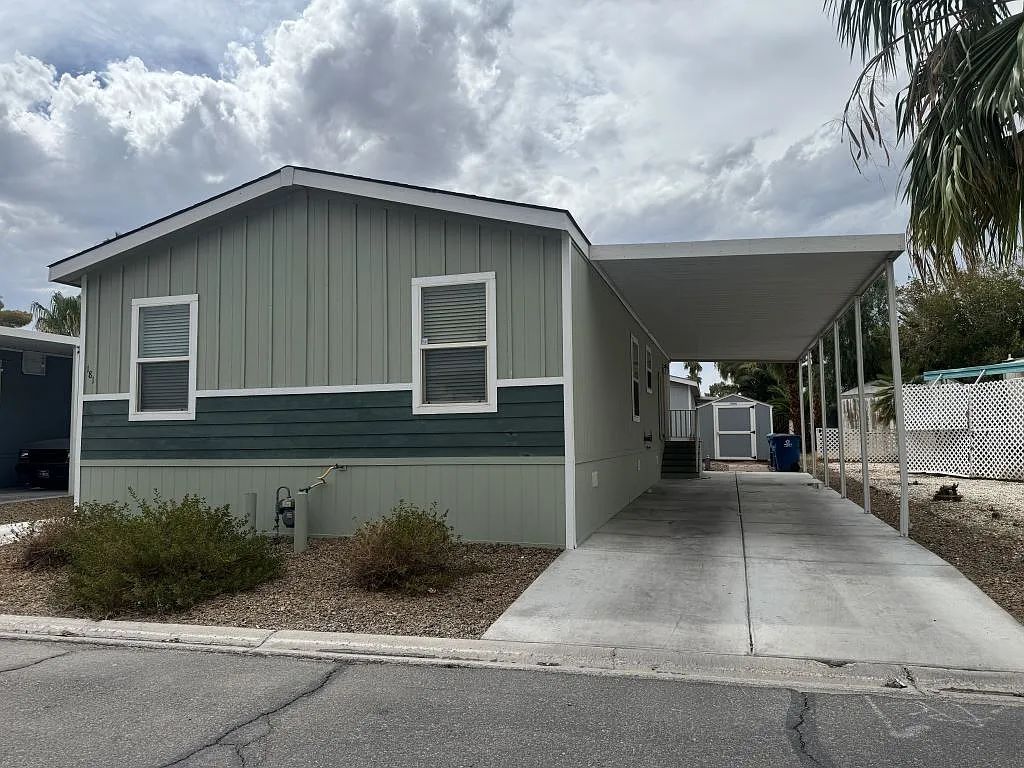 3 bed, 2.0 bath, 1123 sqft, $1,299 — Photo 2