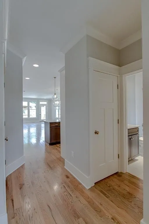 3 bed, 3.0 bath, 1936 sqft, $3,995 — Photo 3