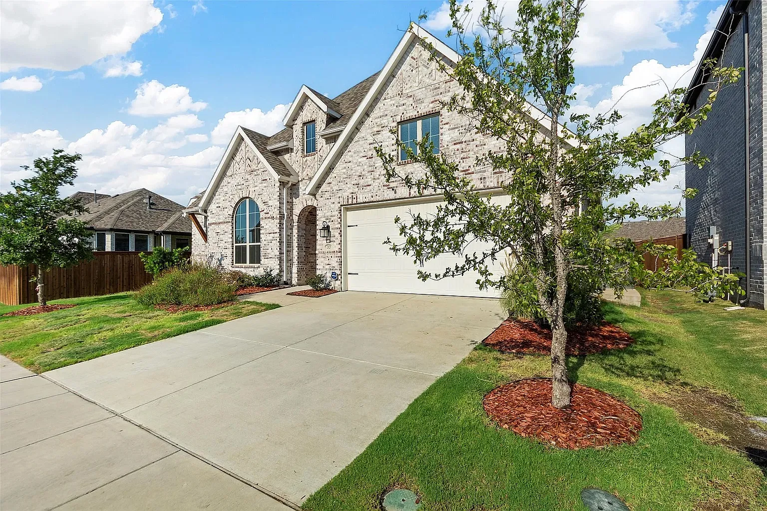 4 bed, 2867 sqft, $2,995 — Photo 2