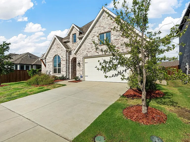 2025 Saint Andrews Dr — Photo 2
