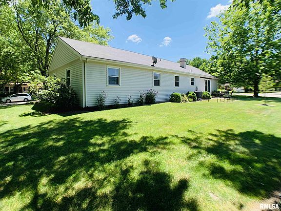 3rd image of 701 Briarwood Dr