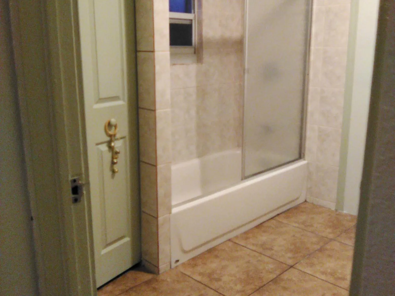 3 bed, 1000 sqft, $2,000 — Photo 4