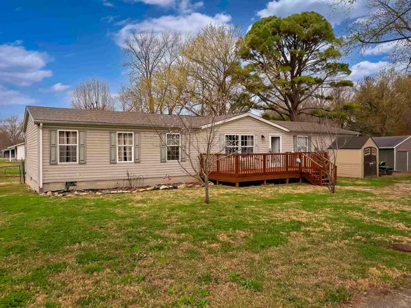 204 N Elm St, Cambria, IL 62915