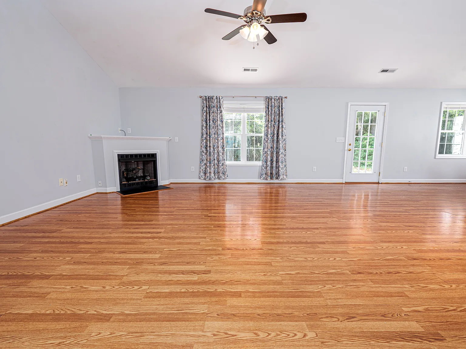 118 Monterey Circle - 1 — Photo 3