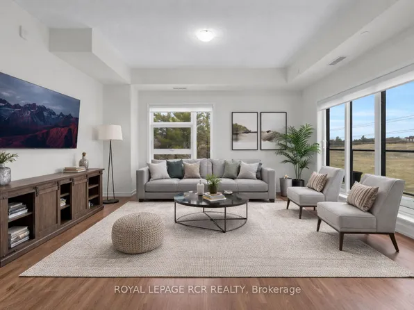 555 William Graham Dr Unit 413, Aurora, ON L4G 3H9