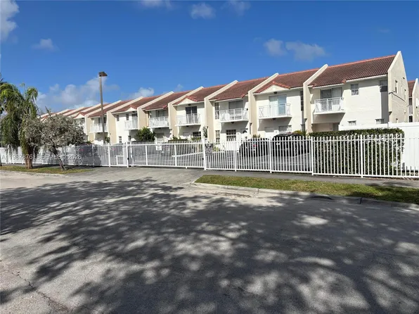 2050 NE 140th St APT 12, North Miami Beach, FL 33181