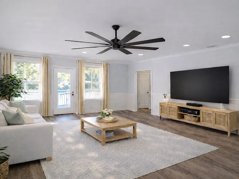 5477 Pensacola Ave — Photo 3