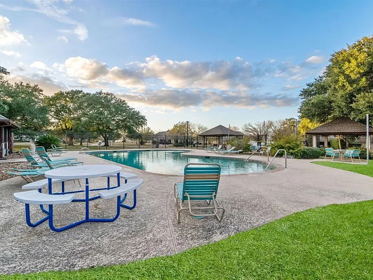 6922 Gentle Breeze Dr — Photo 44