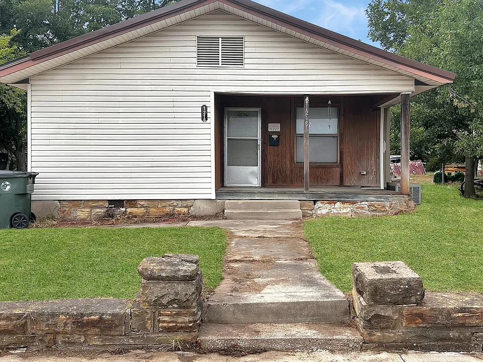 1218 N Okmulgee Ave