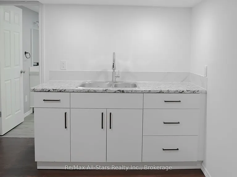1 Crescent Ct #LOWER — Photo 23
