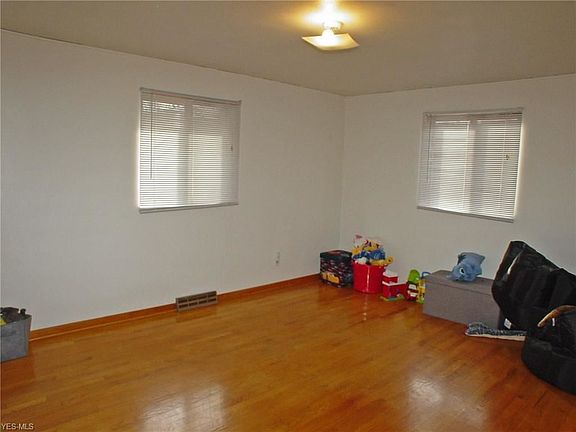 5th image of 206 Lorraine Dr
