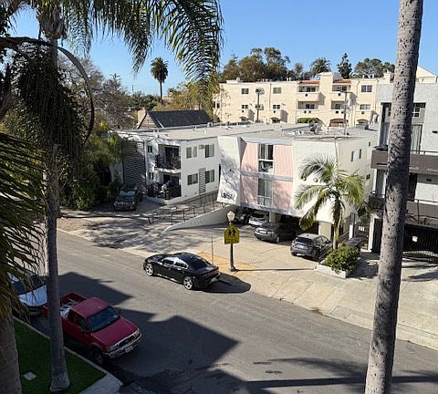 5th image of 1946 Selby Ave APT 301