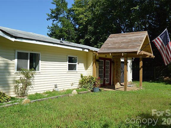 3rd image of 1183 Sandy Plains Rd