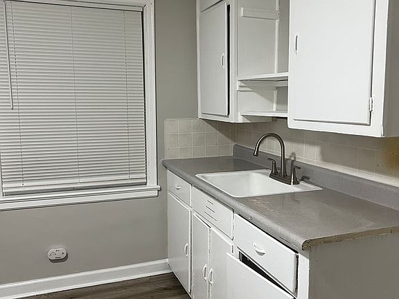 4th image of 1326 Medford Ave
