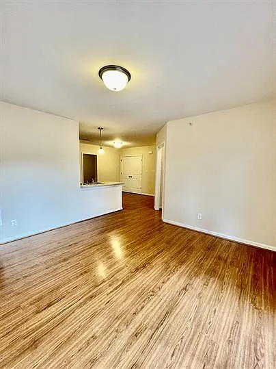 121 Colonnade Street — Photo 6
