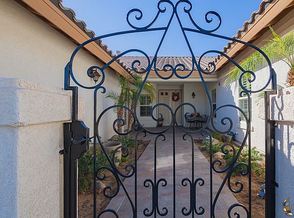 5th image of 2673 Sandalwood Dr