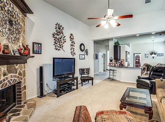 3rd image of 1903 Fairway Glen Dr