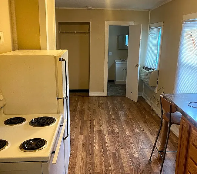 2333 W Clifton Ave #B3 — Photo 1