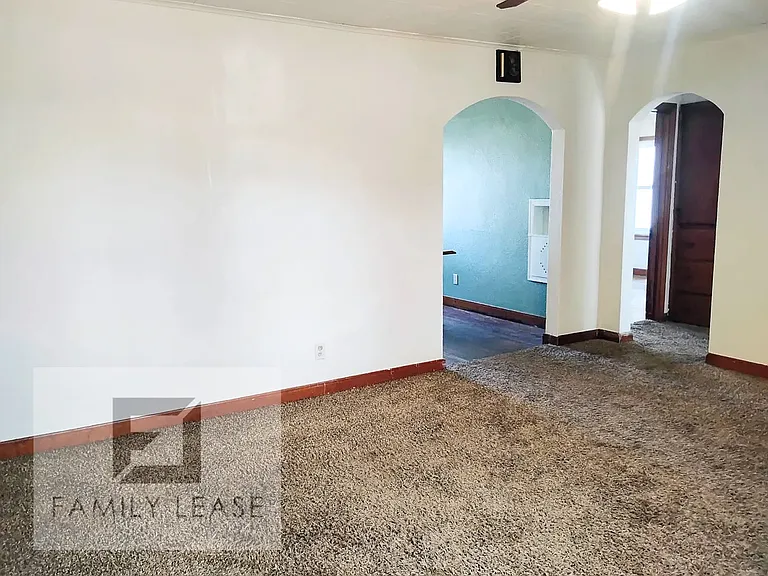 110 W New St — Photo 8