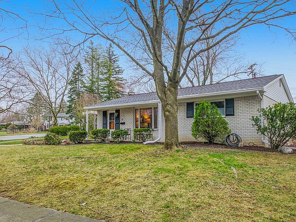 2nd image of 16 Revere Ct