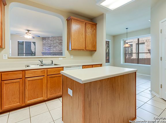 5th image of 261 Cordero Dr